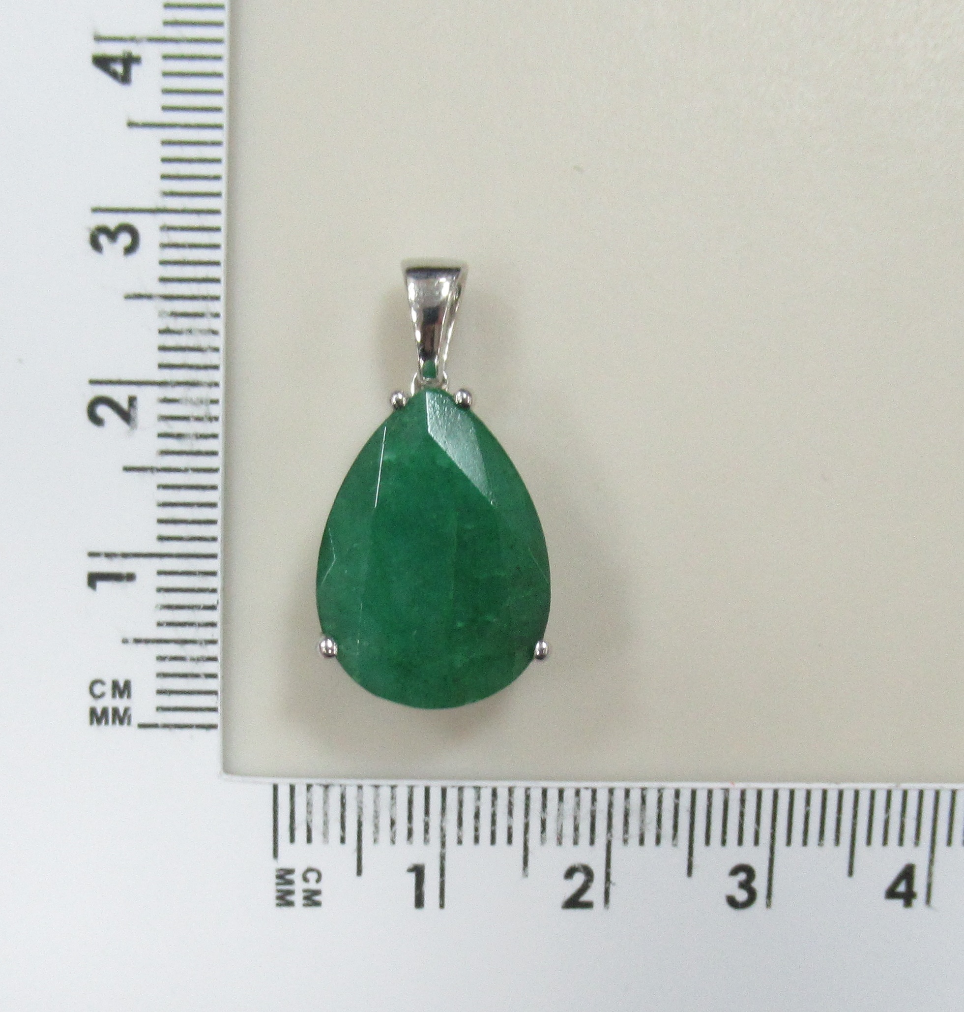Серебряная подвеска с бериллом